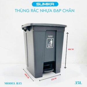 Thùng rác nhựa đạp chân SUMIKA B35, dung tích 35L: Sự lựa chọn hoàn hảo cho không gian rộng rãi Thùng rác nhựa đạp chân SUMIKA B35 là một sản phẩm cao cấp, được thiết kế dành cho những không gian rộng rãi như phòng bếp, văn phòng, hoặc các khu vực công cộng. Với dung tích 35 lít, chiếc thùng rác này có khả năng chứa lượng rác thải lớn hơn, đáp ứng nhu cầu sử dụng của nhiều người.