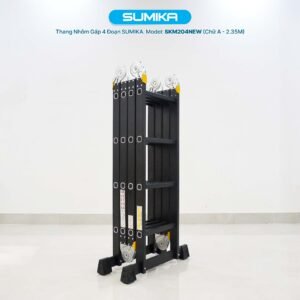 Thang Nhôm Gấp 4 Đoạn Sumika SKM204 NEW là sản phẩm thuộc dòng thang nhôm gấp của thương hiệu Sumika, nổi tiếng với các sản phẩm chất lượng và thiết kế thông minh. Với chiều cao tối đa chữ A là 2.3m và chiều cao tối đa duỗi thẳng chữ I là 4.6m, thang này đáp ứng tốt nhu cầu sử dụng của nhiều gia đình cũng như các công trình xây dựng.