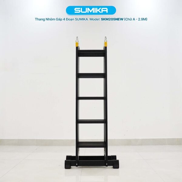 Thang Nhôm Gấp 4 Đoạn Sumika SKM205 NEW là sản phẩm thuộc dòng thang nhôm gấp của thương hiệu Sumika, nổi tiếng với các sản phẩm chất lượng và thiết kế thông minh. Với chiều cao tối đa chữ A là 2.9m và chiều cao tối đa duỗi thẳng chữ I là 5.8m, thang này đáp ứng tốt nhu cầu sử dụng của nhiều gia đình cũng như các công trình xây dựng.