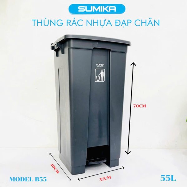 Thùng rác nhựa đạp chân SUMIKA B55, dung tích 55L: Giải pháp hoàn hảo cho không gian rộng lớn Thùng rác nhựa đạp chân SUMIKA B55 được thiết kế đặc biệt để đáp ứng nhu cầu của những không gian rộng lớn như các khu công nghiệp, tòa nhà văn phòng, trường học, bệnh viện, trung tâm thương mại... Với dung tích lên đến 55 lít, sản phẩm này có khả năng chứa lượng rác thải lớn, giúp giảm thiểu tần suất đổ rác và giữ cho môi trường luôn sạch sẽ.