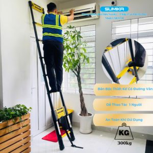 Bạn đã bao giờ rơi vào tình huống cần sửa bóng đèn trên cao, lấy đồ từ kệ trên cùng hay làm gì đó ngoài tầm với, mà lại không có công cụ nào hỗ trợ chưa? Nếu có, chắc chắn bạn sẽ hiểu cảm giác bất lực ấy khó chịu thế nào. Nhưng đừng lo, hôm nay mình sẽ giới thiệu một “người hùng thầm lặng” trong thế giới dụng cụ gia đình – thang nhôm rút gọn Sumika SKS510. Với chiều cao 5.1m, thiết kế thông minh và độ bền đáng kinh ngạc, đây không chỉ là một chiếc thang, mà là giải pháp hoàn hảo cho mọi nhu cầu của bạn. Hãy cùng mình khám phá xem tại sao sản phẩm này lại “hot” đến vậy nhé!